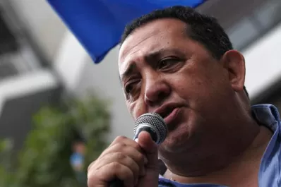 Randazo cruzó a D'Elia en Twitter: dejate de joder y andá a laburar