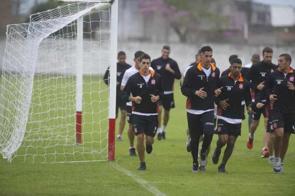 TITULAR. El salteño Ivo Chaves se perfila para jugar como el lateral derecho en un equipo que se renovó casi a nuevo. la gaceta / foto de diego aráoz