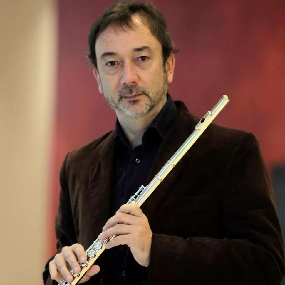 FLAUTA TRAVERSA. Parravicini,  tocará el solo del Concierto de Reinecke. 
