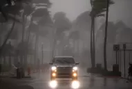 Las autoridades de Florida emitieron alertas de tornado y hay 500.000 hogares sin luz