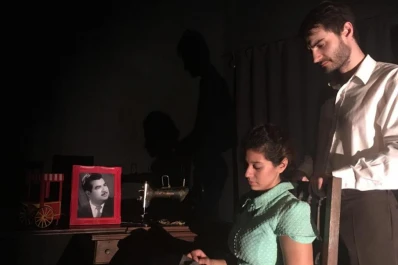 Las razones del corazón que no saben cómo explicarse, en una obra de teatro