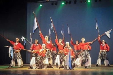 Las danzas folclóricas se bailan en el escenario del San Martín