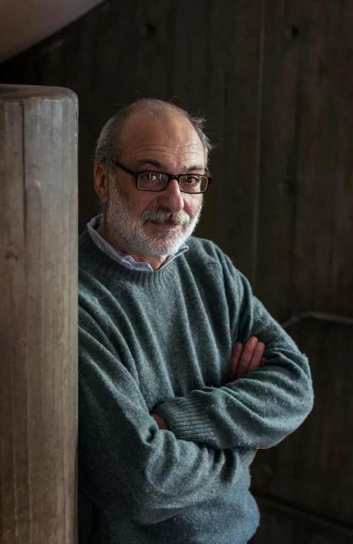 UN CONTRADICTOR. Bernatek enfrenta el contenido con la forma.  