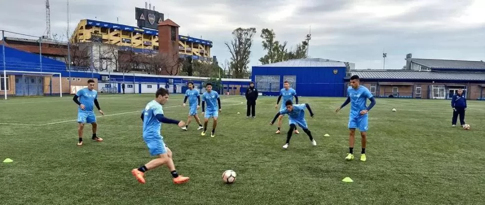 ENTRENAMIENTO. El plantel “decano” se entrenó en gran parte de su estadía en Casa Amarilla, el predio de Boca. prensa atlético