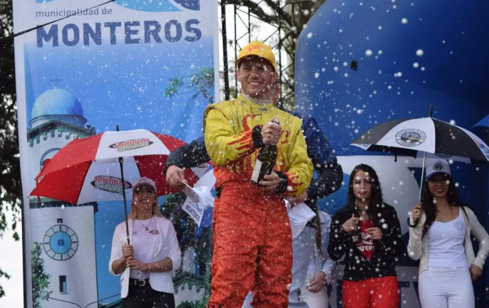 FELICIDAD TOTAL. “Tomy” hizo una tarea perfecta de principio a final y la coronó subiéndose a lo más alto del podio. la gaceta / fotos de osvaldo ripoll