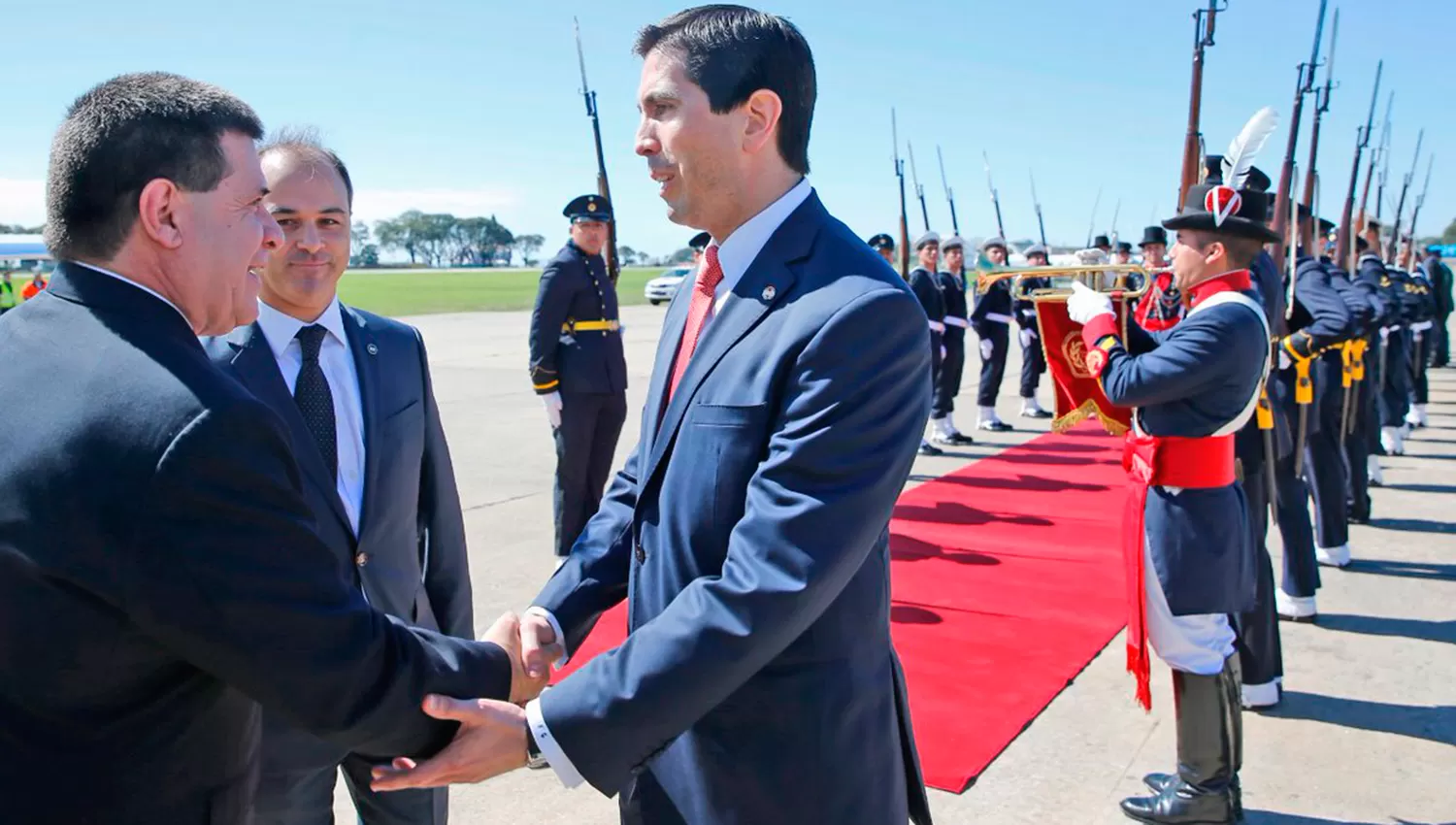 Cartes fue recibido en Aeroparque por el embajador paraguayo en nuestro país, Federico González.
FOTO TOMADA DE TWITTER @PresidenciaPy