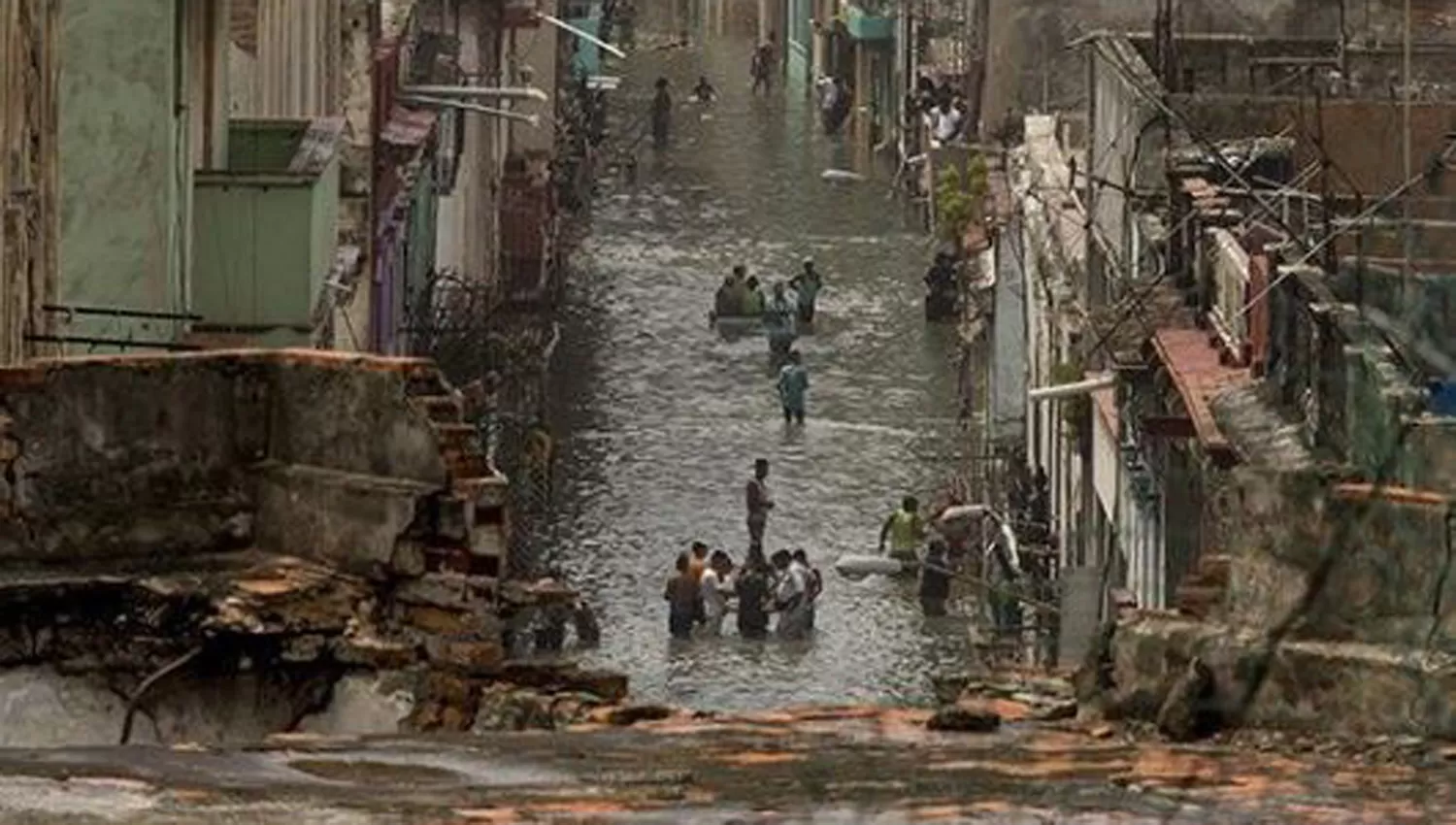 LAS CALLES DE LA HABANA INUNDADAS TRAS EL HURACÁN. FOTO TOMADA DE TELESURTV.NET