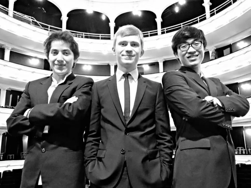 SITIO CONOCIDO. Sergio Escalera Soria, Dmytro Choni y Alejandro Sung Hyun Cho, en el teatro San Martín. Prensa Ente Cultural Tucumán