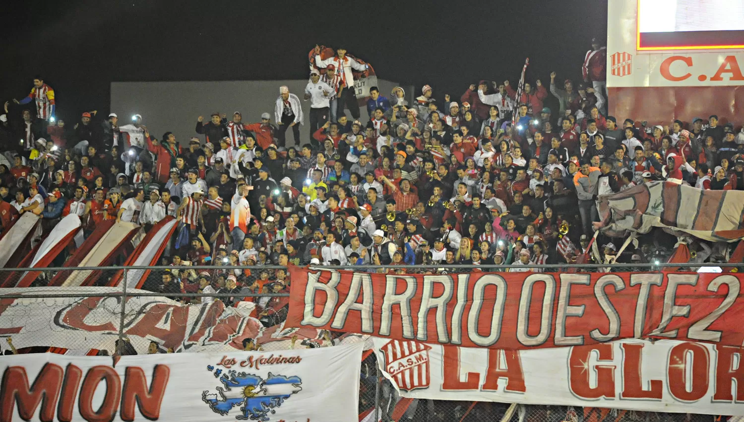 HINCHAS DE SAN MARTIN (ARCHIVO LA GACETA)