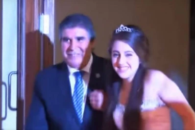 Conmovedor: entró a su fiesta de 15 con el padre de la niña que le donó su corazón