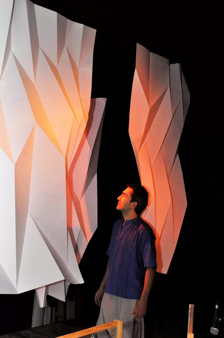 -GUSTAVO ESCALANTE LEFEBVRE.-