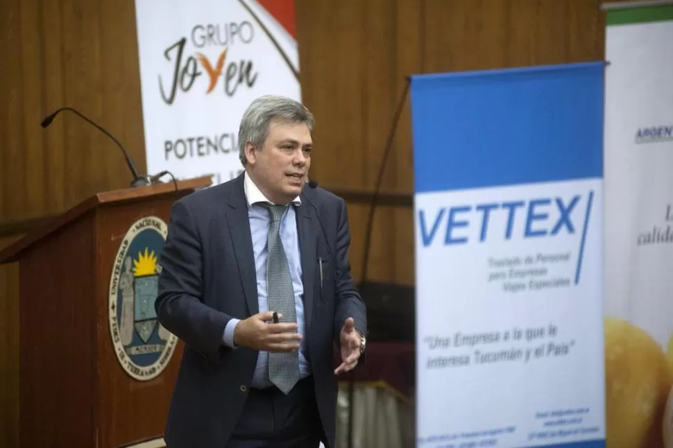 EN TUCUMÁN. Galiani disertó en la Facultad de Ciencias Económicas. la gaceta / foto de inés quinteros orio