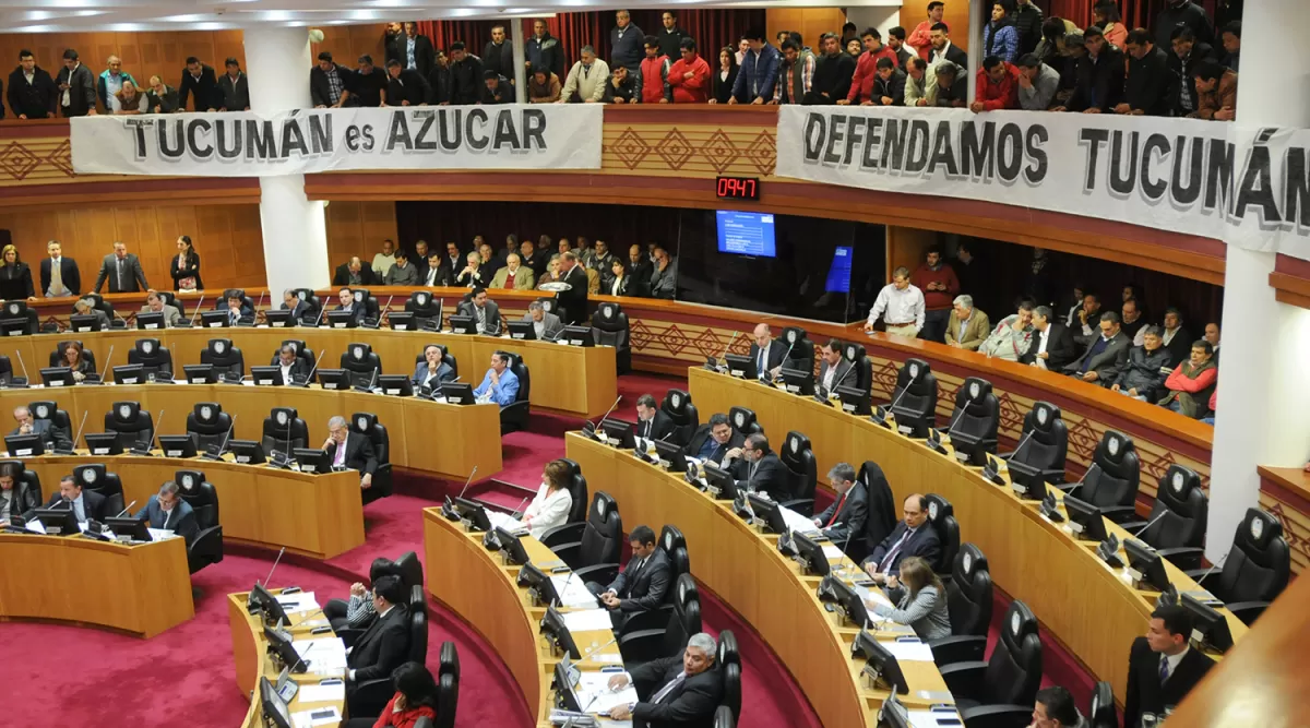 TRIBUNAS INTERSECTORIALES. Mientras sesionaban, en los palcos se apostaron industriales, gremialistas y cañeros. LA GACETA/FOTO DE JORGE OLMOS SGROSSO

