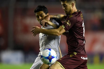 Lanús venció a Independiente con un penal en la última jugada