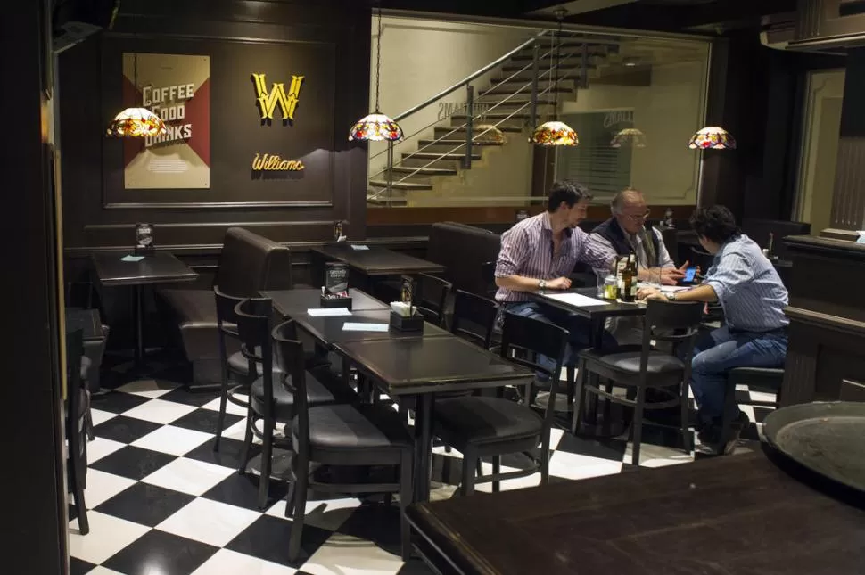 ENTRE AMIGOS. La oferta nocturna va creciendo para distintos públicos. 