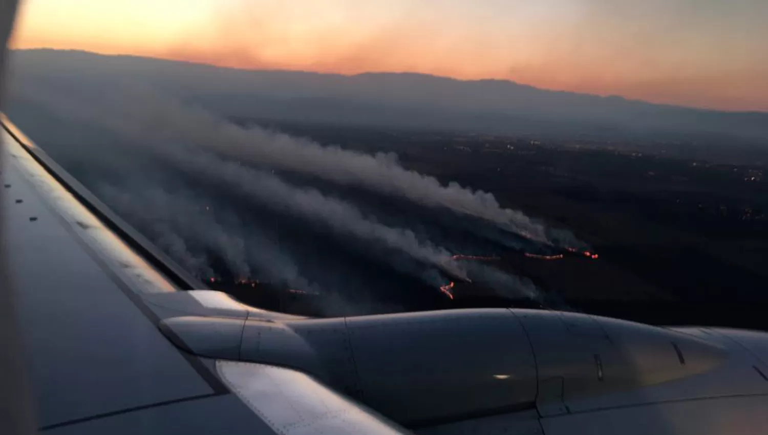 Campos incendiados, la postal con la que los turistas se encuentran al arribar a Tucumán