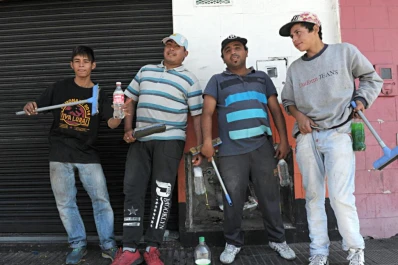 El Gobierno anuncia un plan para “limpiavidrios”