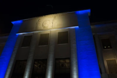 Nueva iluminación: así quedó el edificio de Tribunales