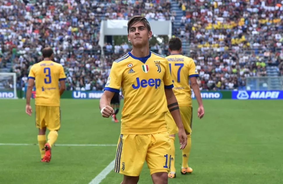 POR TRES. Dybala marcó de puntín, de jugada y de tiro libre. reuters