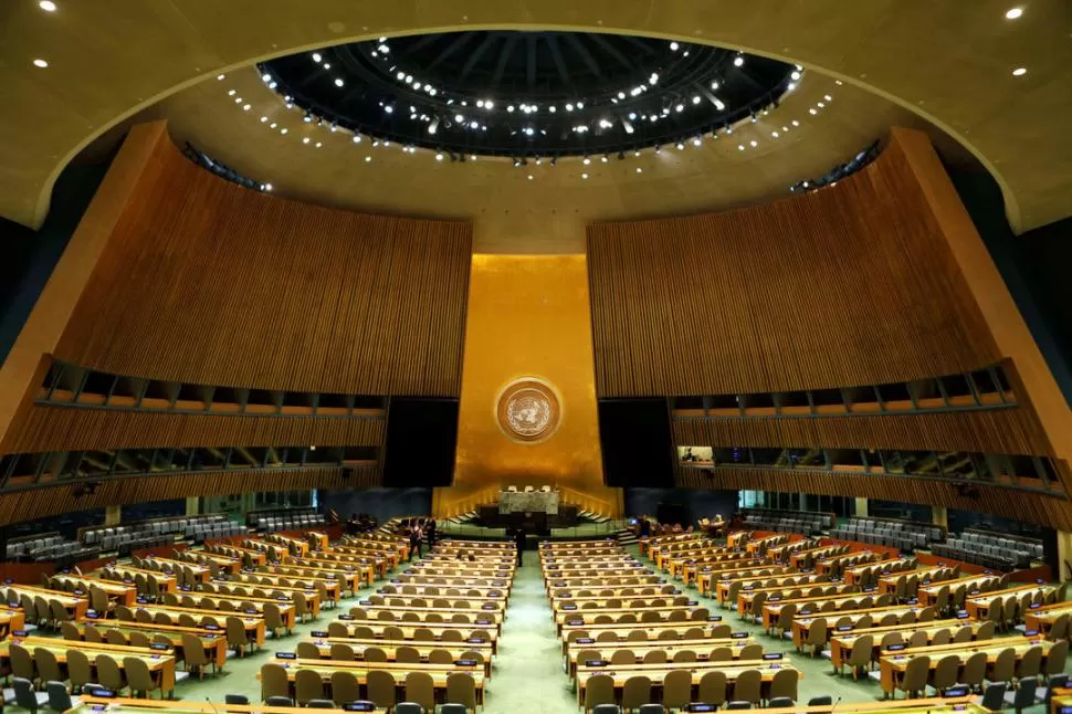 A LA ESPERA DE LOS REPRESENTANTES. La imponente sala de la Asamblea General está en Nueva York. reuters