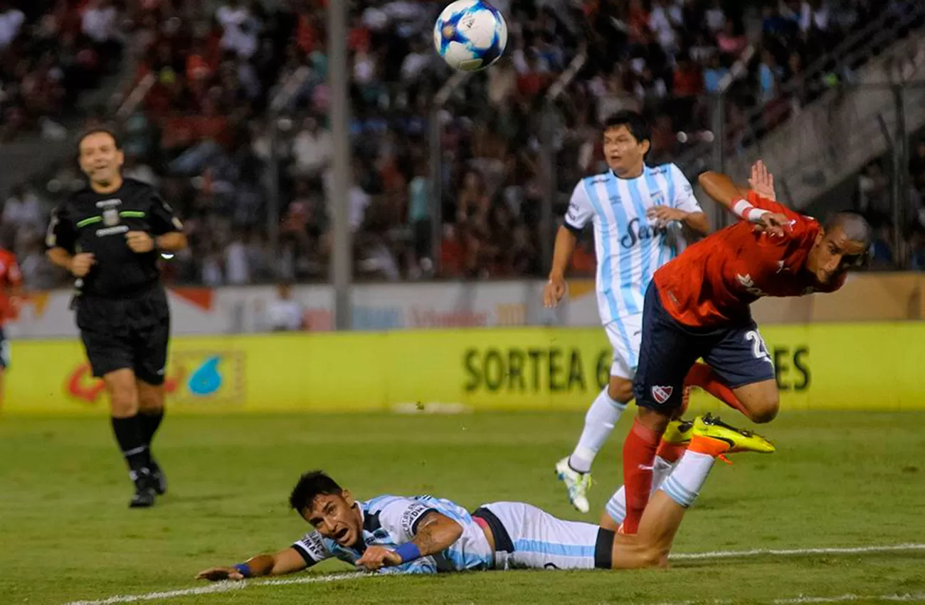 ATLÉTICO VS INDEPENDIENTE EN SALTA /ARCHIVO TÉLAM)