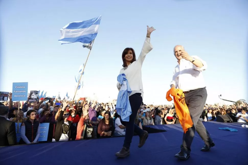 TRANQUILA. Cristina, feliz el domingo en el acto en Florencia Varela. dyn