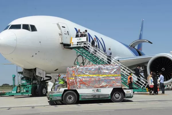 El sábado se concretaría el primer envío de arándanos desde el aeropuerto tucumano