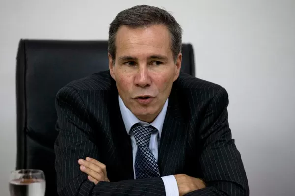 Aseguran que la pericia de Gendarmería reveló que a Nisman lo mataron dos personas