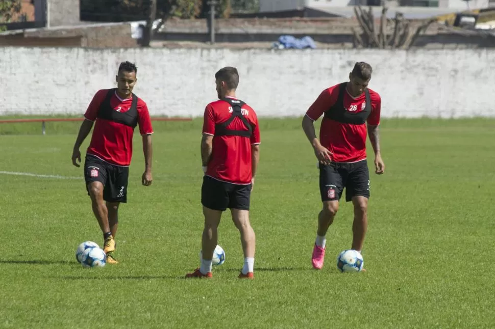 CON LA PELOTA. Lograr una actuación como la del sábado, el anhelo de Acevedo. la gaceta / FOTO DE JORGE OLMOS SGROSSO