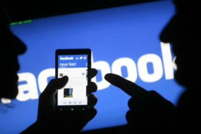 Espiar la cuenta de Facebook o el mail de una pareja es un delito federal