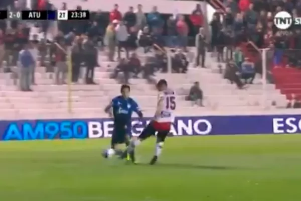 ¿Penal? La patada a Hechalar que Trucco no observó