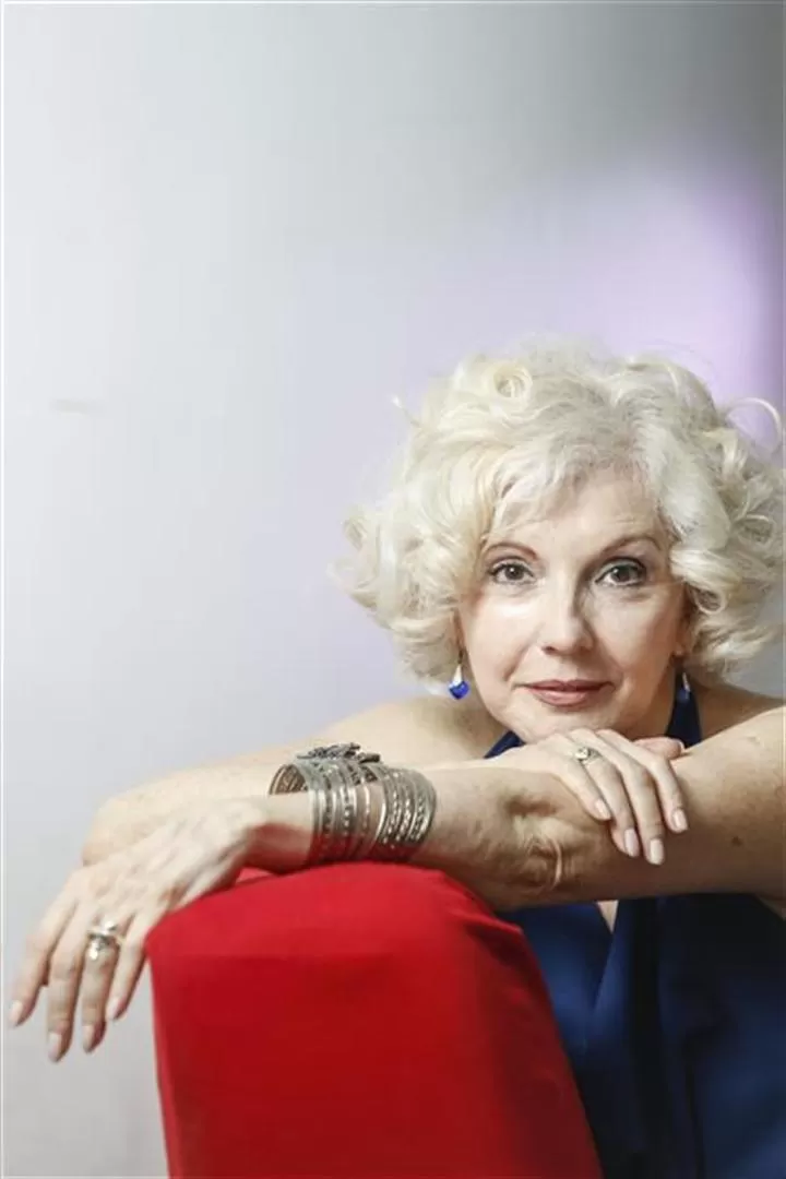 PRESENCIA Y PASIÓN. Ana María Cores comenzó a cantar en los 70. LA NACIÓN / Foto Rodrigo Néspolo.-