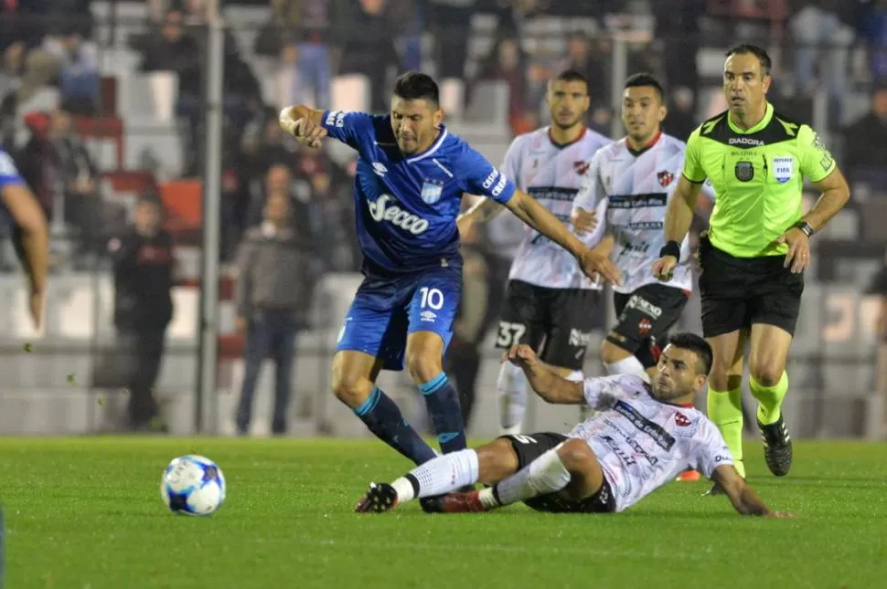 SIN PAUSA. Gervasio Núñez, uno de los primeros refuerzos en sumarse al plantel de Atlético, sintió en parte un inicio de temporada furiosa para un “Decano” que jugará este mes un total de seis partidos. foto de JAVIER ESCOBAR (especial para la gaceta)