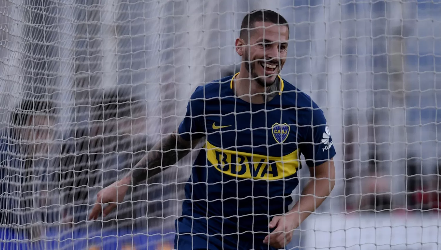 A PURO GOL. Pipa Benedetto se quedó con la 9 de Boca y ahora le apunta a la de la Selección. TÉLAM