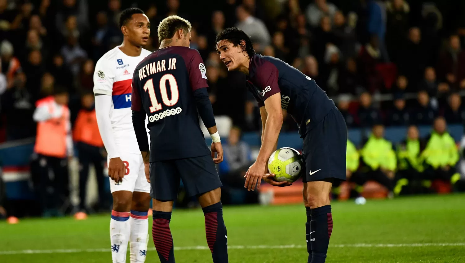 CONFLICTO. Neymar y Cavani, ¿quién será dueño de los penales en PSG? (GOAL.COM)