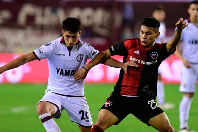 Con un golazo de tiro libre, Lanús le ganó a Newell's