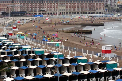 Una carpa en Mar del Plata costaría entre $20.000 y $55.000 en el próximo verano