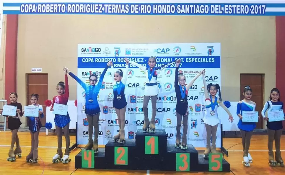 PODIO. Las chicas de la Federación Tucumana cosecharon varias medallas.  