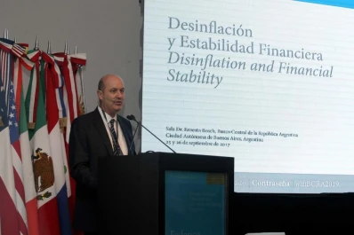 Sturzenegger descartó un “relajamiento de las tasas”