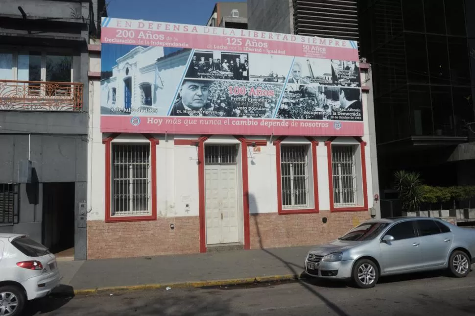 LA CASA RADICAL. La sede del centenario partido, en Catamarca al 800. 