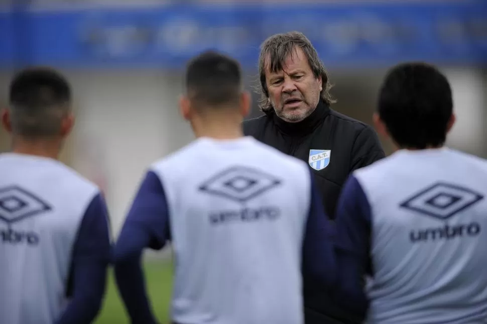 TIENE FE. El desafío para Zielinski es lograr que su Atlético deje de ser un equipo intermitente y se convierta en uno sólido. FOTO / IGNACIO IZAGUIRRE