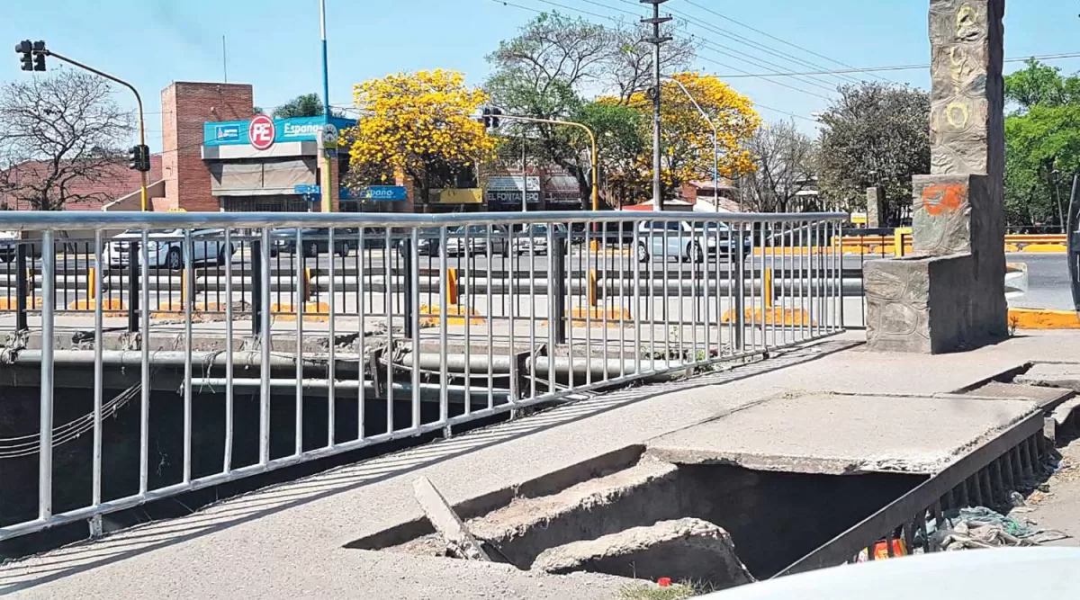 La “trampa” de una vereda rota en la zona del Cristo