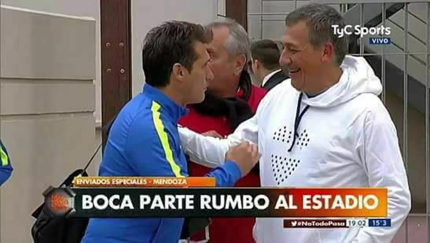 SALUDO. GUILLERMO BARROS SCHELOTTO  Y ROBERTO SAGRA.