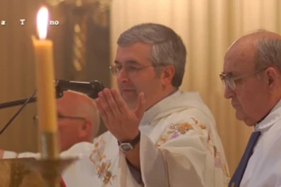 Monseñor Carlos Sánchez presentó su escudo episcopal