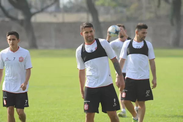 Cagna citó a 18 futbolistas para enfrentar el domingo a Aldosivi