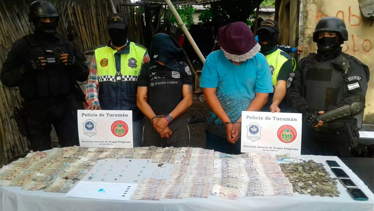 Incautan cocaína, marihuana, pastillas y dinero en dos allanamientos en Famaillá