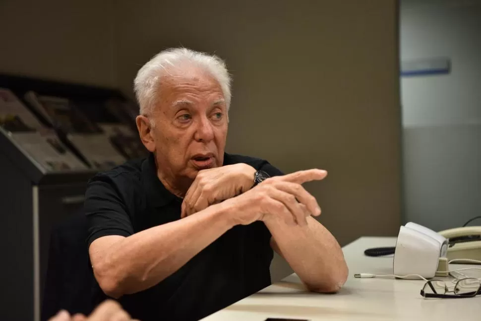 VISITA. Jorge Altamira estuvo en la sala de entrevistas de LA GACETA. la gaceta / foto de osvaldo ripoll