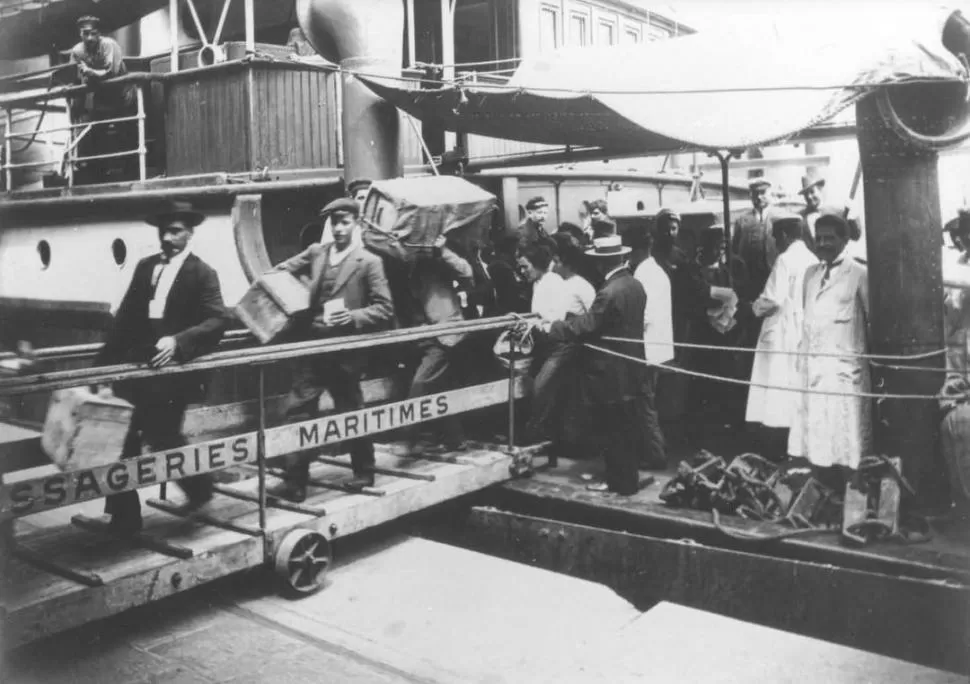 OTRA VIDA. Quienes cruzaron en barco el Atlántico lo hicieron en busca de un horizonte desprovisto de desventuras económicas, persecuciones y guerras.  