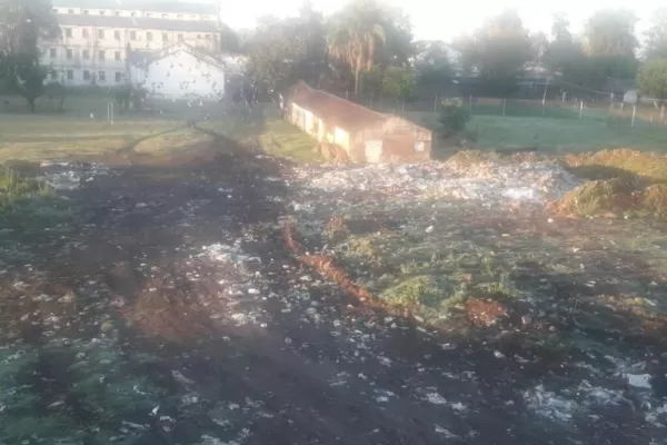 Denuncian la existencia de un basural dentro de la cárcel de Villa Urquiza