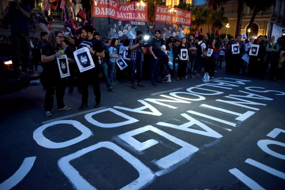 PLAZA INDEPENDENCIA. Políticos y representantes de organizaciones de derechos humanos se concentraron ayer. la gaceta / foto de analía jaramillo